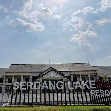 Serdang Lake View Resort Sungai Kechil Εξωτερικό φωτογραφία