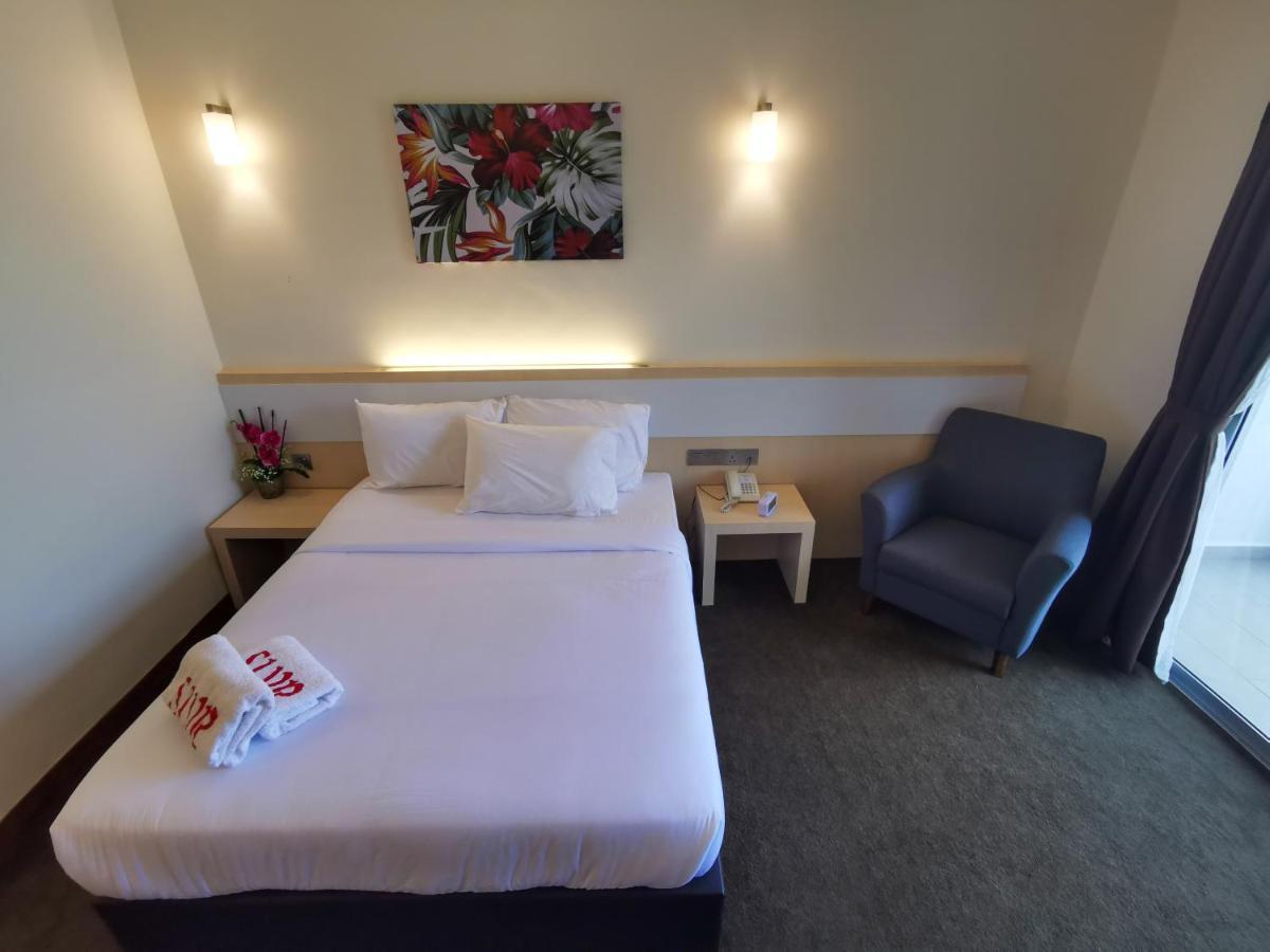 Serdang Lake View Resort Sungai Kechil Εξωτερικό φωτογραφία