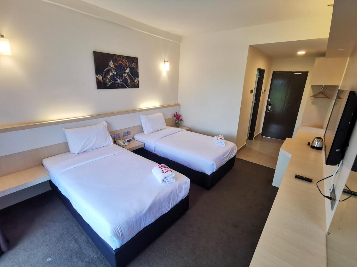 Serdang Lake View Resort Sungai Kechil Εξωτερικό φωτογραφία