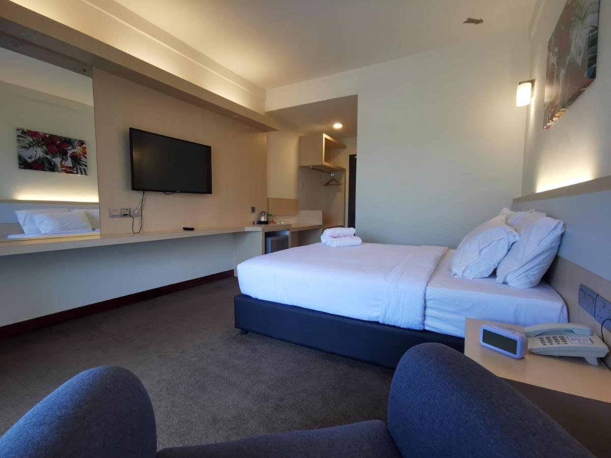 Serdang Lake View Resort Sungai Kechil Εξωτερικό φωτογραφία