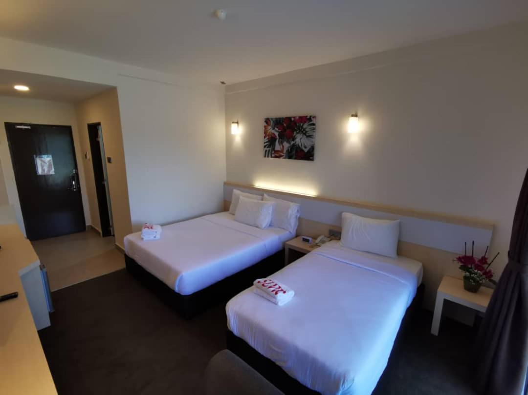 Serdang Lake View Resort Sungai Kechil Εξωτερικό φωτογραφία