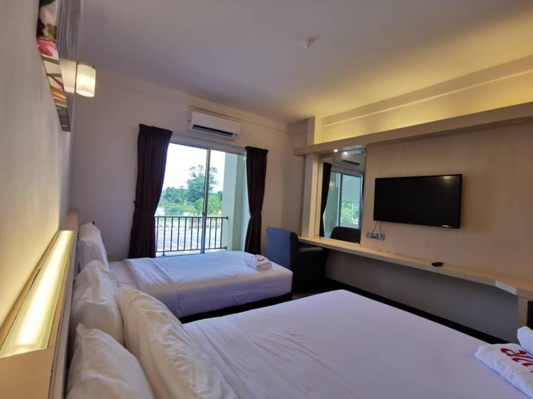 Serdang Lake View Resort Sungai Kechil Εξωτερικό φωτογραφία