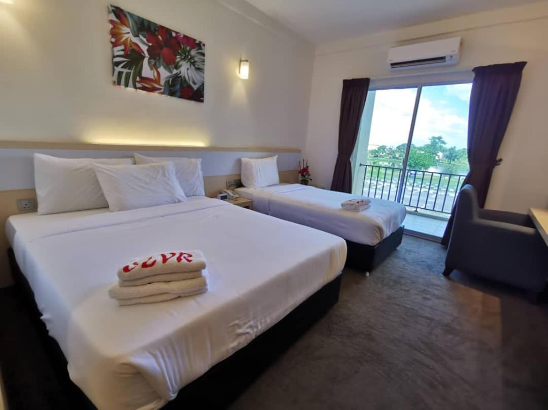 Serdang Lake View Resort Sungai Kechil Εξωτερικό φωτογραφία