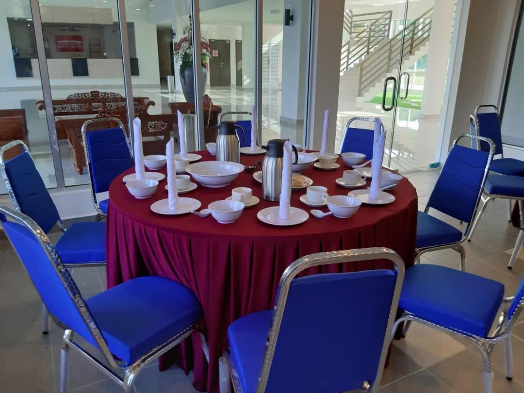 Serdang Lake View Resort Sungai Kechil Εξωτερικό φωτογραφία