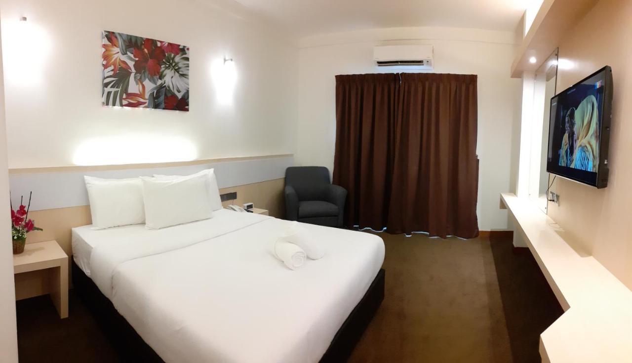 Serdang Lake View Resort Sungai Kechil Εξωτερικό φωτογραφία