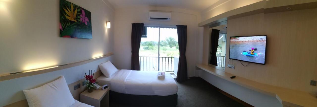 Serdang Lake View Resort Sungai Kechil Εξωτερικό φωτογραφία