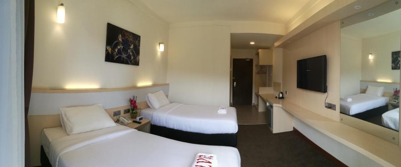Serdang Lake View Resort Sungai Kechil Εξωτερικό φωτογραφία